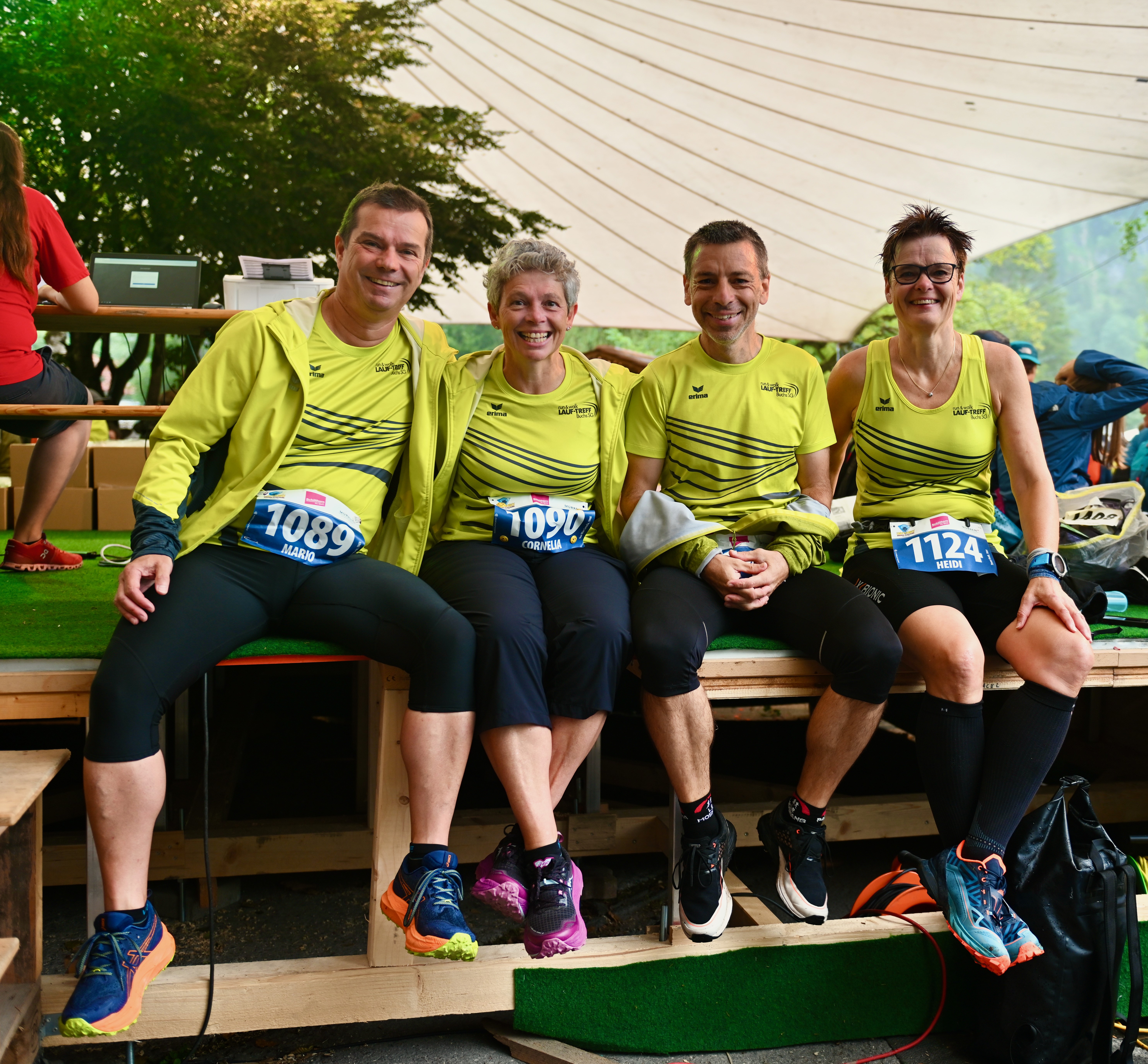 Trotz schlechten Wetters: Gut gelaunt vor dem Start Mario, Cornelia, Roland, Heidi